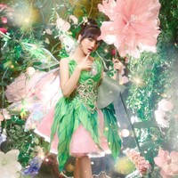 Memiliki tubuh mungil dan wajah yang imut, karakter Tinkerbell memang tampak cocok dikenakan oleh adik Bibi Ardiansyah tersebut. Ditambah dengan riasan yang sesuai, penampilan Fuji pun berhasil disulap jadi bak peri sungguhan. Foto: Instagram/@fdphotography90