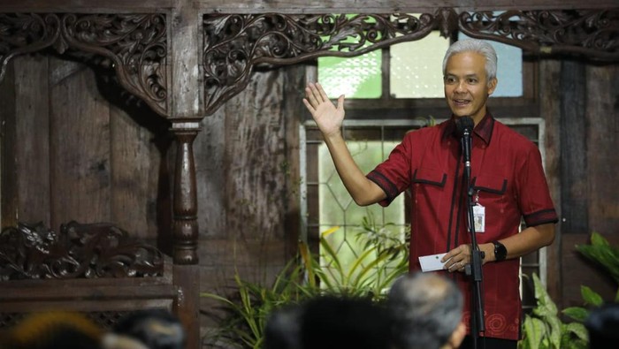Gubernur Jawa Tengah Ganjar Pranowo mendorong pemerintah kabupaten/kota merumuskan aturan tentang pencegahan serta penanggulangan ekstremisme berbasis kekerasan yang mengarah pada terorisme.