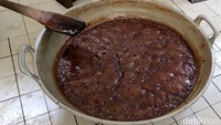 Gula semut Hariang pertama kali diproduksi oleh seorang warga bernama Anwar di tahun 1989. Gula semut semakin diminati baik di Lebak, daerah lain di Indonesia bahkan sampai ke luar negeri. Gula semut Hariang pertama kali diproduksi oleh seorang warga bernama Anwar di tahun 1989. Gula semut semakin diminati baik di Lebak, daerah lain di Indonesia bahkan sampai ke luar negeri.