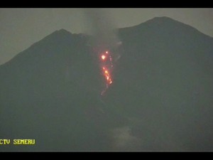 Guguran Lava Pijar Semeru Sejauh 800 Meter Mengarah ke Tenggara-Besuk Kobokan