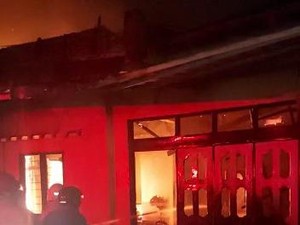 Rumah di Pabrik Pemecah Batu Mojokerto Ludes Terbakar Gegara Lilin