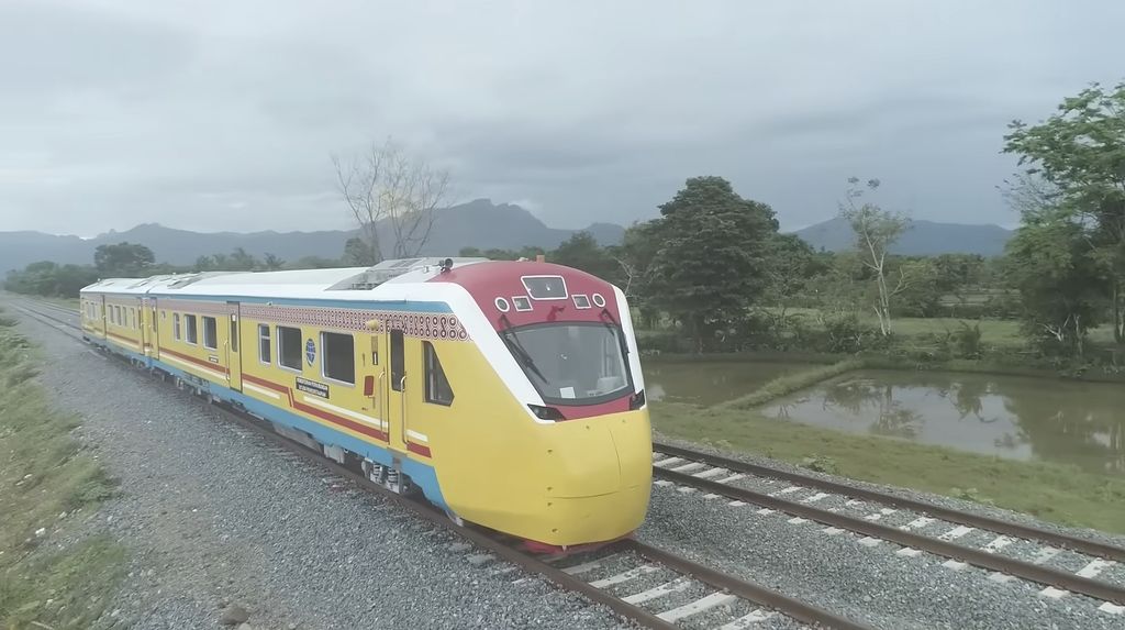 Kereta Api Pertama di Sulawesi Selatan. (Tangkapan Layar Youtube Presiden Joko Widodo)