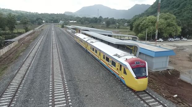 Kereta Api Pertama di Sulawesi Selatan. (Tangkapan Layar Youtube Presiden Joko Widodo)