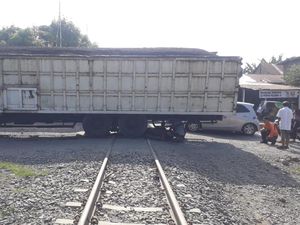 Truk Rusak di Rel, Jalur KA Medan-Binjai Sempat Tergganggu