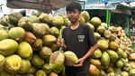 Laris Manis, Bulan Ramadan Pedagang Kelapa Panen Rezeki