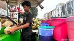 Laris Manis, Bulan Ramadan Pedagang Kelapa Panen Rezeki