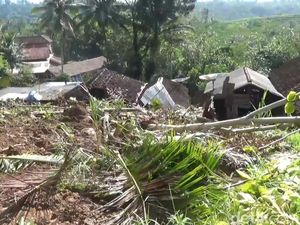 Longsor Timpa Tiga Rumah di Tulungagung, 10 Lainnya Terancam