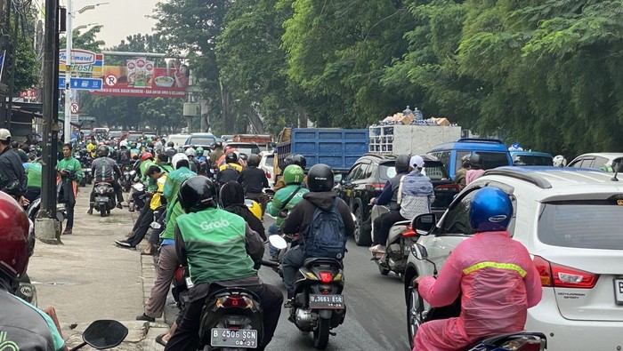 Macet di sekitar Stasiun Tanjung Barat (Devi-detikcom)