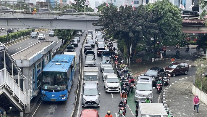 Macet di Slipi Jakarta Barat (Jakbar).