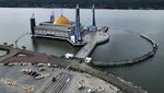 Potret Masjid di Tengah Teluk Kendari yang Jadi Wisata Religi