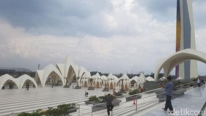 Masjid Al Jabbar di Gedebage Bandung