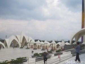 Ngabuburit di Galeri Rasulullah Masjid Al Jabbar Bandung