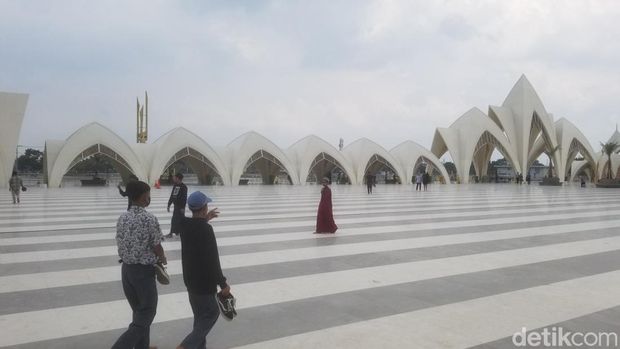 Masjid Al Jabbar di Gedebage Bandung