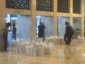 Masjid Istiqlal Bagikan Ribuan Porsi Takjil Gratis Selama Ramadan