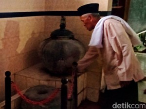 Ada Gentong Ajaib di Masjid Klaten, Konon Tokcer Buat Terapi Anak