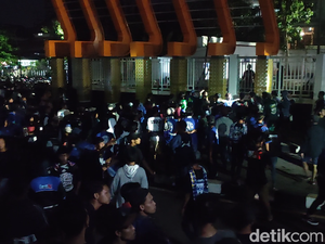 Sempat Memanas, Suporter Tanpa Tiket di Laga PSIS Vs Persebaya Bubarkan Diri