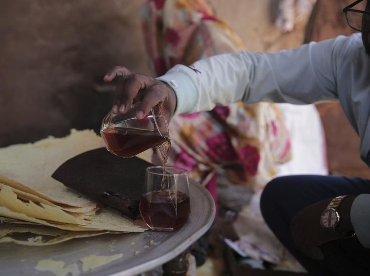 Menjajal Helo Murr, Minuman Khas Ramadan di Sudan