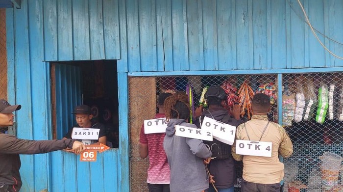 Polisi telah melakukan olah tempat kejadian perkara (TKP) di lokasi gugurnya 2 aparat TNI-Polri yang ditembak kelompok kriminal bersenjata (KKB) di Distrik Ilu, Kabupaten Puncak Jaya, Papua Tengah.