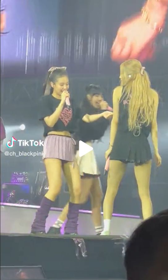 Penampilan Jennie BLACKPINK saat konser di Filipina