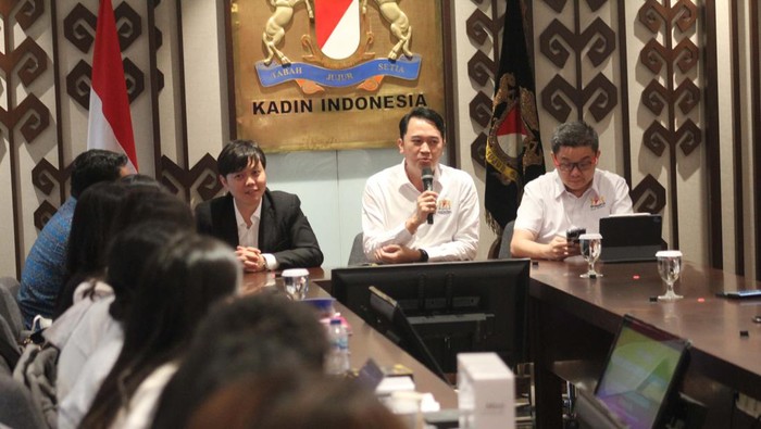 Pengusaha Indonesia-China Bertemu di Jakarta Para pengusaha Indonesia dan China bertemu di Jakarta. Acara CCPITCSC Exhibition itu dihadiri perwakilan 20 perusahaan dari China.