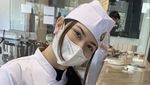 Pesona Jessica Mila Saat Belajar Baking dan Ngemil Croissant