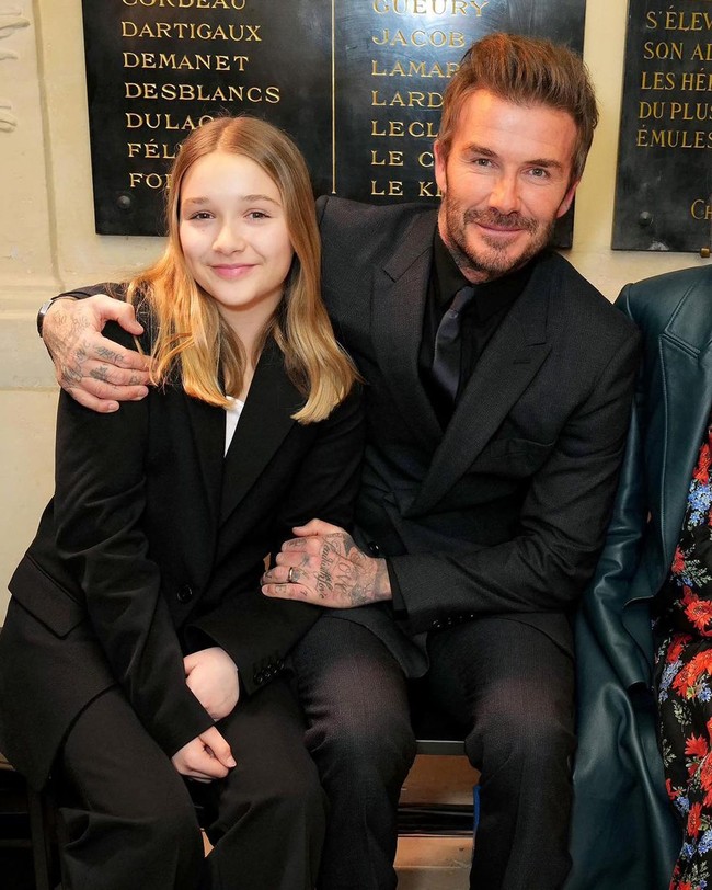 Jadi putri satu-satunya dari David dan Victoria Beckham, Harper Seven memang sangat disayang seluruh keluarganya. Foto: Instagram: @victoriabeckam