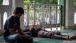 Aksi Tidur Berjemaah di Masjid Saat Ramadan