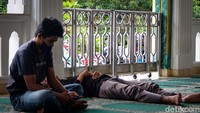 Pemandangan seperti itu memang sudah menjadi hal yang biasa setiap Ramadan. 