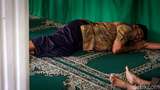 Aksi Tidur Berjemaah di Masjid Saat Ramadan
