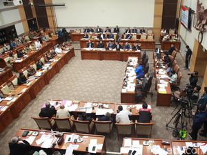 Rapat Isu Rp 349 T, Benny Harman Ungkit Baju Putih Mahfud Buat Cawapres