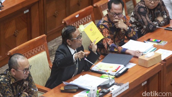 Rapat Bareng DPR, Mahfud Md Jelaskan Transaksi Janggal Rp 349 Triliun