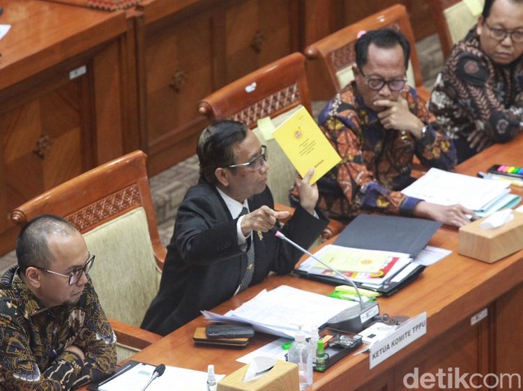 Rapat Bareng DPR, Mahfud Md Jelaskan Transaksi Janggal Rp 349 Triliun