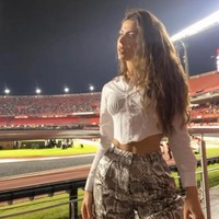 Selain bisa banyak bahasa, Sara juga harus tahu istilah bola ketika mengajar. Tak hanya itu, Sara mengaku punya cara tersediri untuk membantu klien menghapal dengan cepat. Foto: Instagram @ saralduque