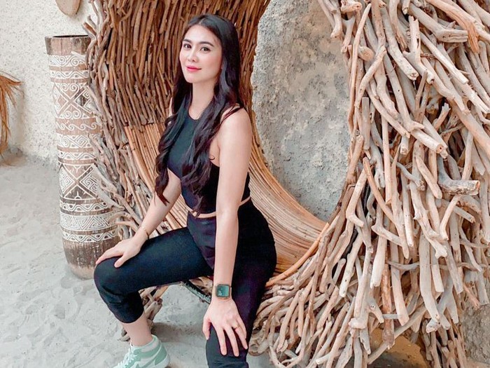 Sheline Zeina dalama unggahannya.