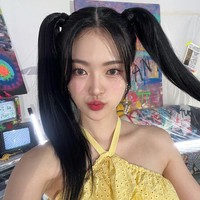 Aku pernah bekerja paruh waktu sebagai model shopping mall, model kecantikan, dan pekerja kafe. Tapi penghasilannya hanya memenuhi kebutuhan, kata Somyi.Foto: Instagram @somsom_o0o