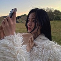 Hal itu menjadi masalah karena ternyata Somyi juga harus menafkahi orang tuanya. Dikatakan jika usaha Jjamppoong ayahnya kurang menguntungkan tapi ia tidak tega untuk memintanya berhenti karena itu mereka sampai berutang dan Somyi harus membantu membayarnya atau memodali.Foto: Instagram @somsom_o0o