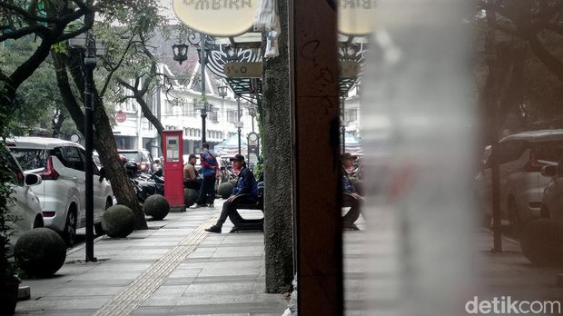 Suasana Jalan Braga Bandung menjelang buka puasa, Rabu (29/3/2023).