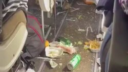 Turbulensi Rasa Pembantaian, Makanan dan Sampah Beterbangan di Kabin