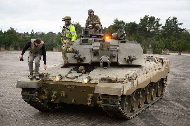 Tank Challenger 2 Inggris