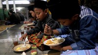Dalam bahasa Arab, bubur juga mengandung arti yang baik, sehingga dalam berdakwah harus dilakukan tidak dengan kekerasan melainkan dengan keramahan dan kelembutan.  