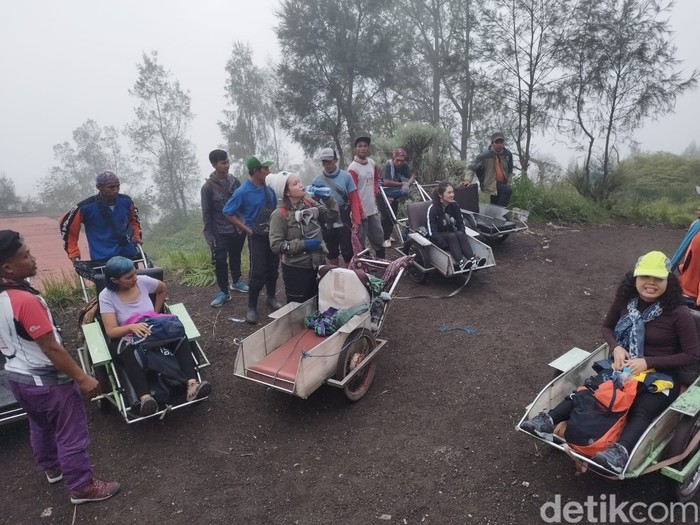 Troli angkut di Kawah Ijen
