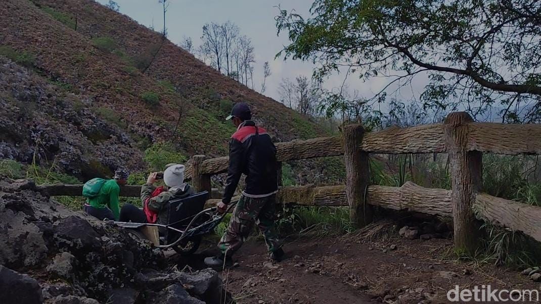 Troli angkut di Kawah Ijen