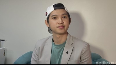Intip Rumah Koh Dennis Lim yang Minimalis Estetik, Ada Sekolah di Belakangnya