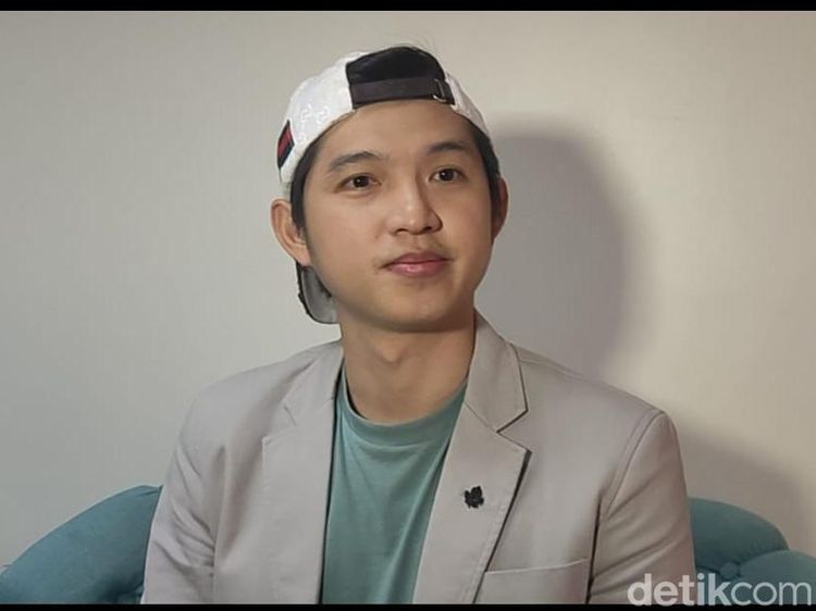 Intip Rumah Koh Dennis Lim yang Minimalis Estetik, Ada Sekolah di Belakangnya