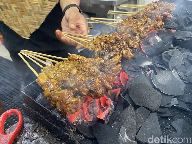 Juicy! Sate Ayam di Warung Bali yang Hits di Jakarta Selatan