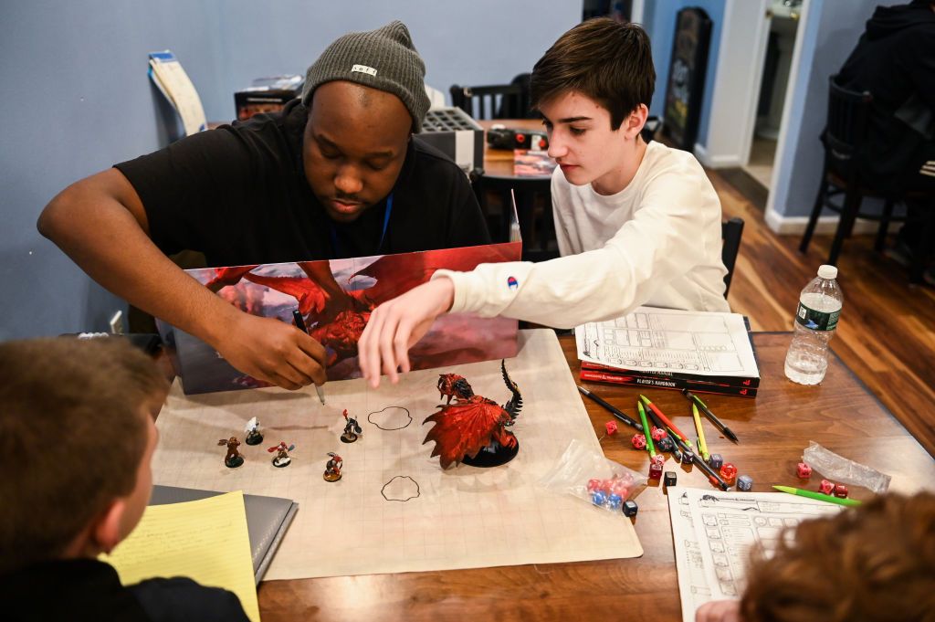 Dungeons & Dragons dimainkan di Main Street Game Cafe di Huntington, California, AS.