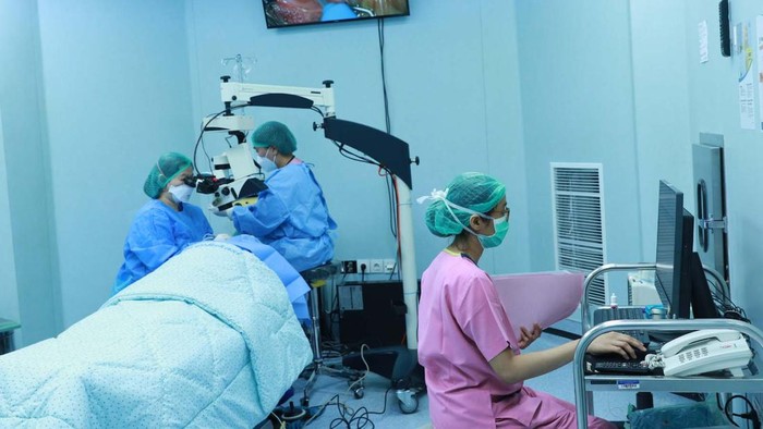 JEC Eye Hospitals and Clinics menggelar kembali Bakti Katarak, yakni operasi katarak gratis kepada kalangan yang membutuhkan.