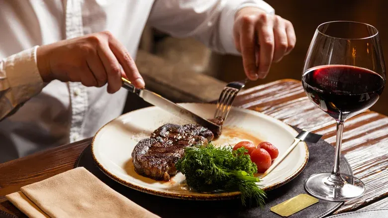 7 Etiket Makan di Resto Mewah Ini Tak Perlu Lagi Ditaati