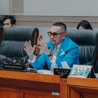 Menyusul kontroversinya, posisi Ahmad Sahroni sebagai Wakil Ketua Komisi III DPR diganti Partai Nasdem. Kini, ia tak lagi menjabat pimpinan komisi, tetapi sebatas anggota di Komisi I DPR. (Foto: dok.Istimewa)