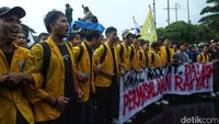 Mahasiswa meminta ditemui Ketua DPR Puan Maharani.